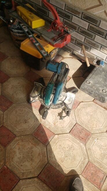 резка пвх: Торцовочная пила по дереву/ламинату с поворотным столом. Основные — 2