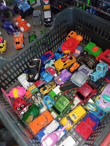 Детские ходунки: Продаю игрушки разные б/у. машинки, куклы,погремушки и т.п. За всё — 1