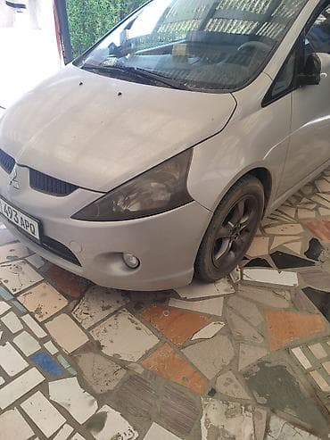 Mitsubishi Grandis: 2004 г., 2.4 л, Автомат, Бензин, Минивэн