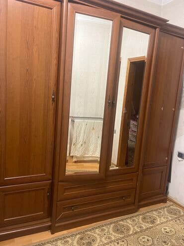 спальные кровати: Уктоочу бөлмө гарнитуру, Колдонулган, Шкаф, Эки кишилик керебет, Комод, Өзү алып кетүү — 2