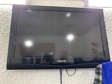 Телевизор Samsung, диагональ ориентировочно 32–37" (формат 16:9)