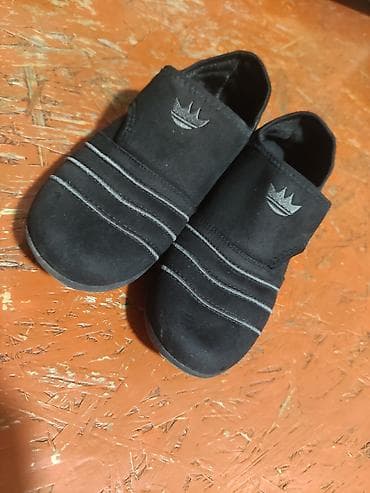 женский вещи: Мужские повседневные кеды. Бесплатно нуждающимся. 39-40 размер. В — 5