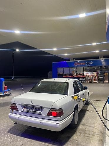 с класс 221: Mercedes-Benz W124: 1994 г., 2 л, Механика, Бензин, Седан — 2