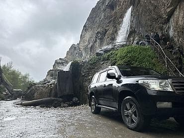 5 11: Toyota Land Cruiser 200, черный кузов, внедорожник 5‑дверный — 2