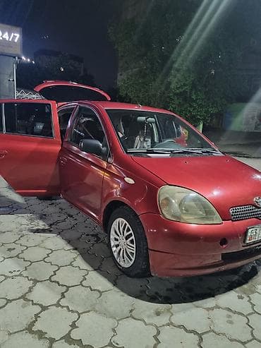 Toyota Vitz: 2002 г., 1.3 л, Механика, Бензин, Хэтчбэк — 1
