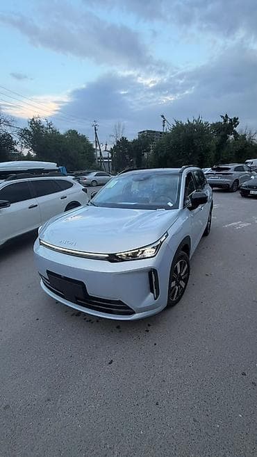 GAC: Aion Hyper HT (GAC Aion) — современный электрический кроссовер в белом — 1