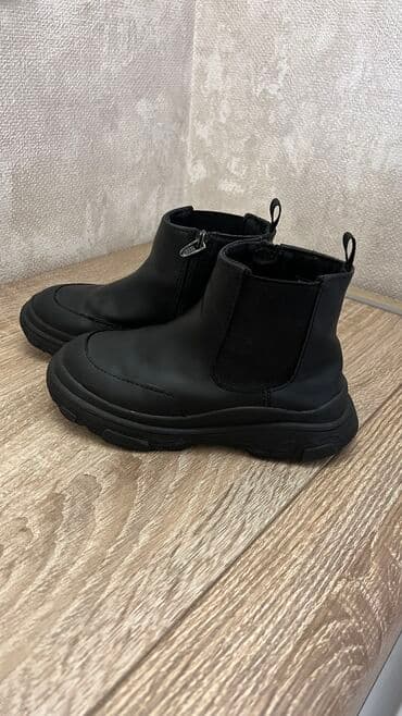 Комплекты одежды: Продаю!
Детская обувь для девочек. Ботинки ZARA.
Размер 26 — 1