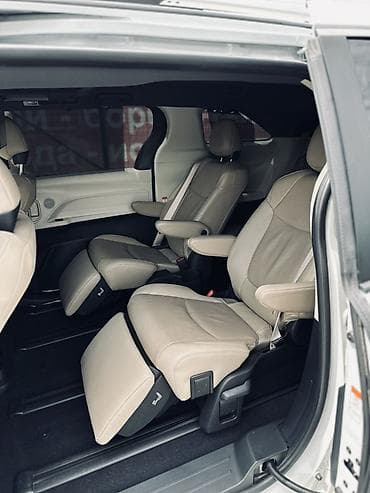 prius v: Toyota Sienna: 2021 г., 2.5 л, Вариатор, Гибрид, Минивэн — 10
