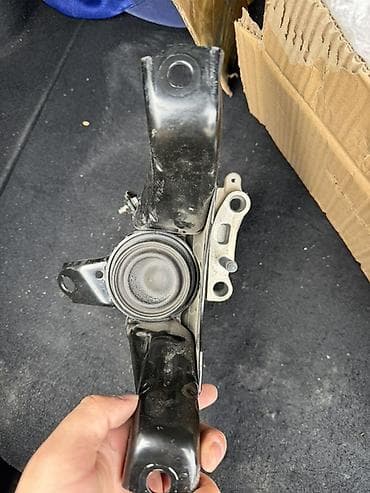 audi b2: Подушка мотора Audi Оригинал — 2