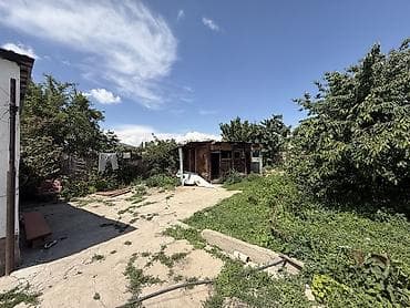 3 3: 🏡 Продаётся дом в г. Каракол! 📍 Адрес: ул. Московская, угловой — 5