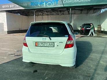 Honda Fit: 2002 г., 1.3 л, Вариатор, Бензин, Хэтчбэк — 5