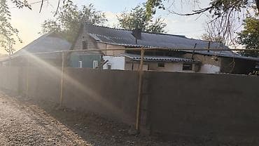 Недвижимость: Продается участок с домом и двором. 3 сотки. Душ в доме - Въезд через — 2