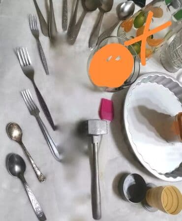 посуда кастрюли: Продаю посуду . Б/У Сковородки: 1. большая с ручкой 2. поменьше с — 16