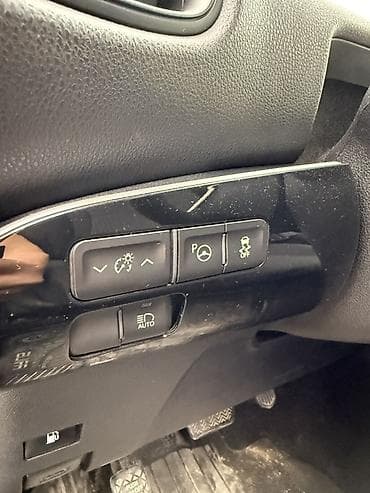 toyo: Toyota Prius: 2018 г., 1.8 л, Автомат, Гибрид, Хэтчбэк — 5