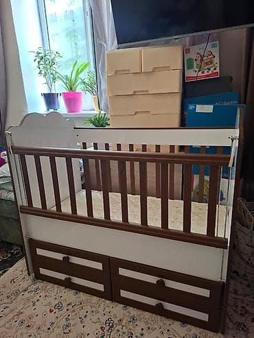 bunk bed: Детская кроватка с маятниковым механизмом и выдвижными ящиками — 2