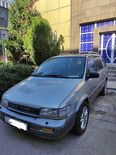 Mitsubishi Space Wagon: 1992 г., 2 л, Механика, Бензин, Минивэн