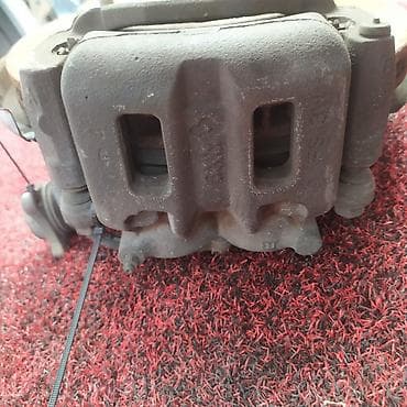 поджеро 2: Суппорт Mitsubishi Pajero V75 6G74 3.5Л 2003 прав. (б/у) — 1