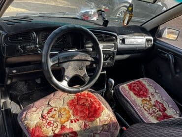 авто объявлений: Volkswagen Vento: 1993 г., 1.8 л, Механика, Бензиновая, Седан — 9