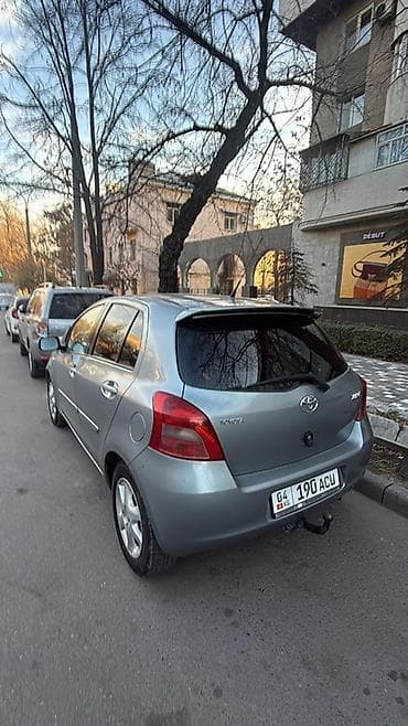 Toyota Yaris: 2008 г., 1.3 л, Кол менен иштөөчү, Бензин, Хетчбек — 3