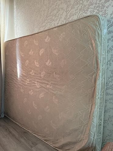 Матрасы: Спальный матрас, Б/у, Двуспальный, Боннельная система пружин, Жаккард, Матрасы средней жесткости, Самовывоз — 1