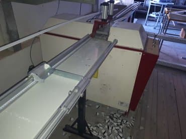 продам оборудование для производства пластиковых стаканчиков: Продаю станок для производства пластиковых окон - штапикорез (турция) — 5
