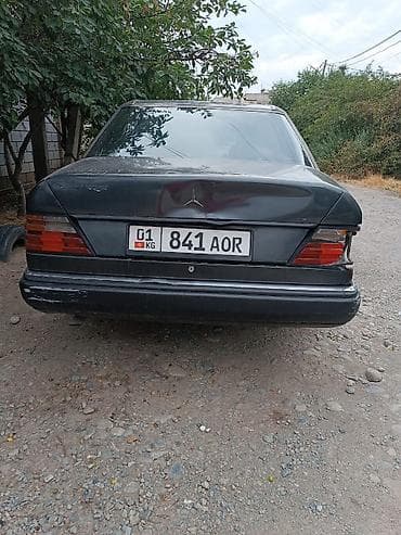 Mercedes-Benz W124: 1992 г., Седан — 2