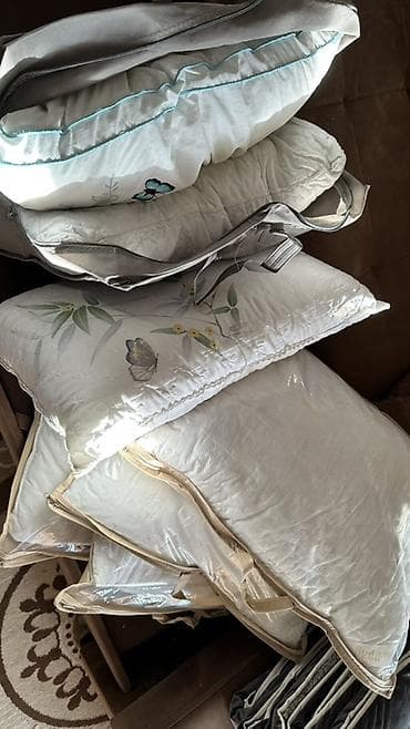 подушка массажер: Подушки бесплатно! отдам даром. 7шт Б/У чистые стиранные. Размер — 1