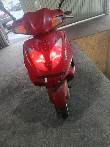 скутеры новый: Скутер Vento (-150 см³ по классу модели) в чёрном цвете. Особенности — 8