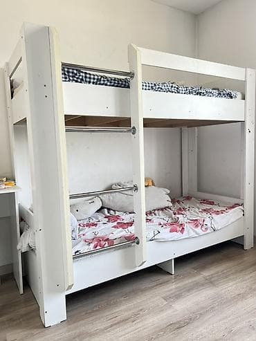 Дом и сад: Двухъярусная кровать из белого ЛДСП/МДФ с металлическими поперечинами — 1