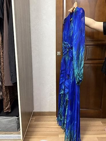 Платье макси с длинным рукавом, эффектный синий оттенок с бирюзовыми at lalafo.kg Платье макси с длинным рукавом, эффектный синий оттенок с бирюзовыми