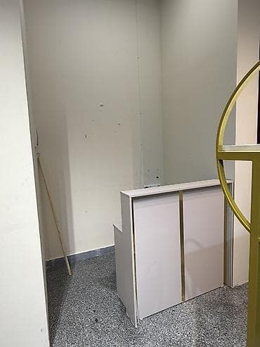 вешалки напольные для одежды: Аренда торгового помещения в ПК «Old Bishkek» — 4