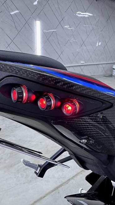 Мототехника: Спортбайк BMW, 1000 куб. см, Бензин — 5