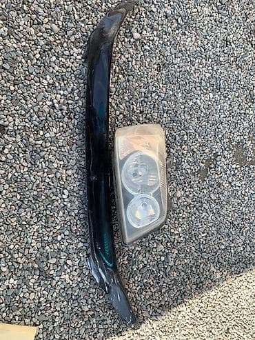 daf 75: Передняя правая фара Toyota Б/у — 1