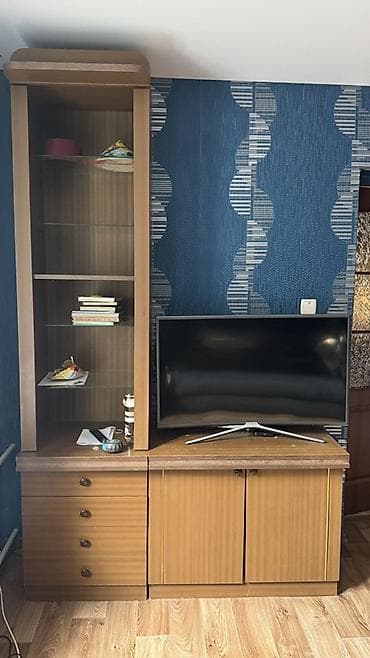 coffee table: Стенка-шкаф, Тип стенки-шкафа: Горка, Для зала, Б/у, Особенности: С отделением под телевизор — 1