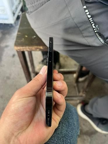 IPhone 14 Pro (чёрный) - Корпус с плоскими гранями, сталь/стекло