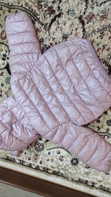 Ковролин: Детская куртка. Ростовка 100 см. Нам маленькая. Цена 300 сом — 5