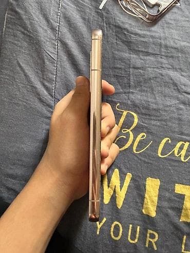 Samsung Galaxy S22, Б/у, 256 ГБ, цвет - Розовый, 1 SIM, eSIM