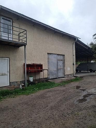 2х-бокса рядом по 100м2 крытый с большими железными воротами,высота