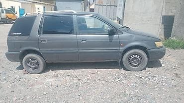 2 8: Mitsubishi Space Wagon: 1992 г., 1.8 л, Механика, Бензин, Минивэн — 3
