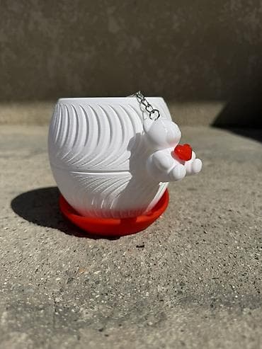 4 pot: Горшок для растений с поддоном + брелок-мишутка. Можете — 2