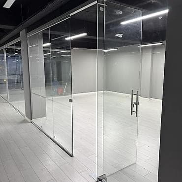 Коммерциялык мүлк: Кеңселерди ижаралоо, 178 м², Соода борборунда, Тоолор көрүнүп турат, Жабдуулары менен, Өзүнчө ашканасы менен — 6