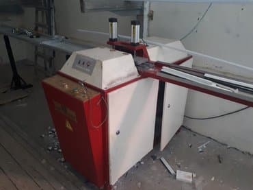 продам оборудование для производства пластиковых стаканчиков: Продаю станок для производства пластиковых окон - штапикорез (турция) — 3