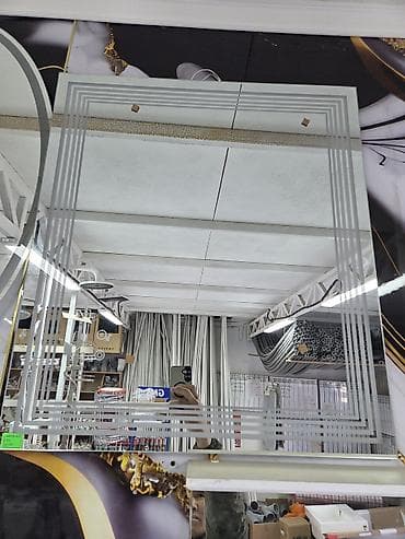 Зеркало настенное с декоративным матовым рисунком - Форма