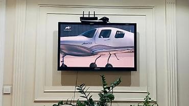 Настенный телевизор Samsung с плоским экраном и тонкой черной рамкой at lalafo.kg Настенный телевизор Samsung с плоским экраном и тонкой черной рамкой