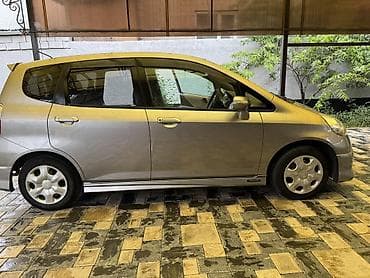 Honda Fit: 2005 г., 1.3 л, Автомат, Бензин, Хэтчбэк — 5