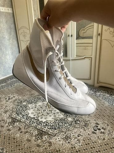 футбольные буцы: Мужские кроссовки, 42.5, 43, Nike, Б/у, цвет - Белый, Самовывоз, Платная доставка — 2