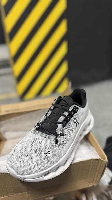 Кроссовки и спортивная обувь: Кроссовки On Running (логотип «On») в серо-белой расцветке. - — 5