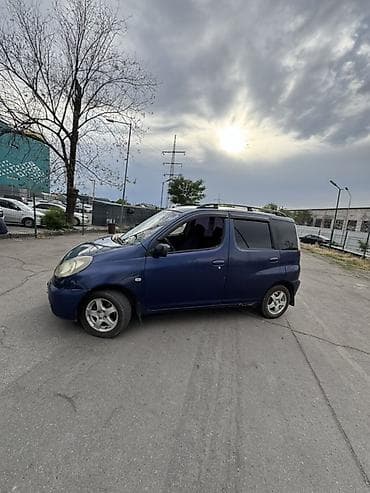 vitz platz: Toyota Yaris Verso: 2000 г., 1.3 л, Механика, Бензин, Минивэн — 4