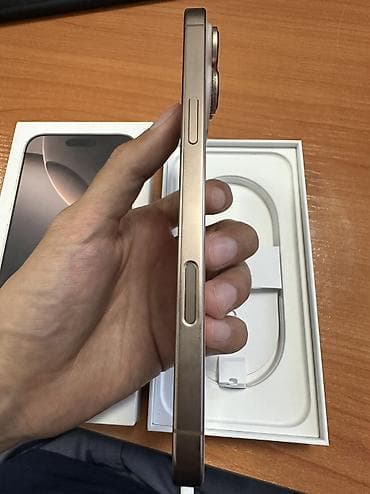 iphone 16 pro white: IPhone 16 Pro Max, Б/у, 256 ГБ, Desert Titanium, Чехол, Кабель, 95 % — 3
