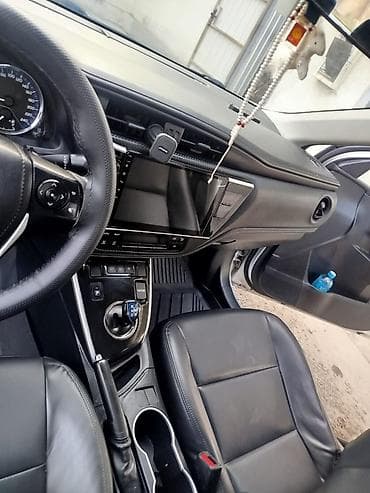 дешёвый машина: Toyota Corolla: 2019 г., 1.8 л, Гибрид — 8